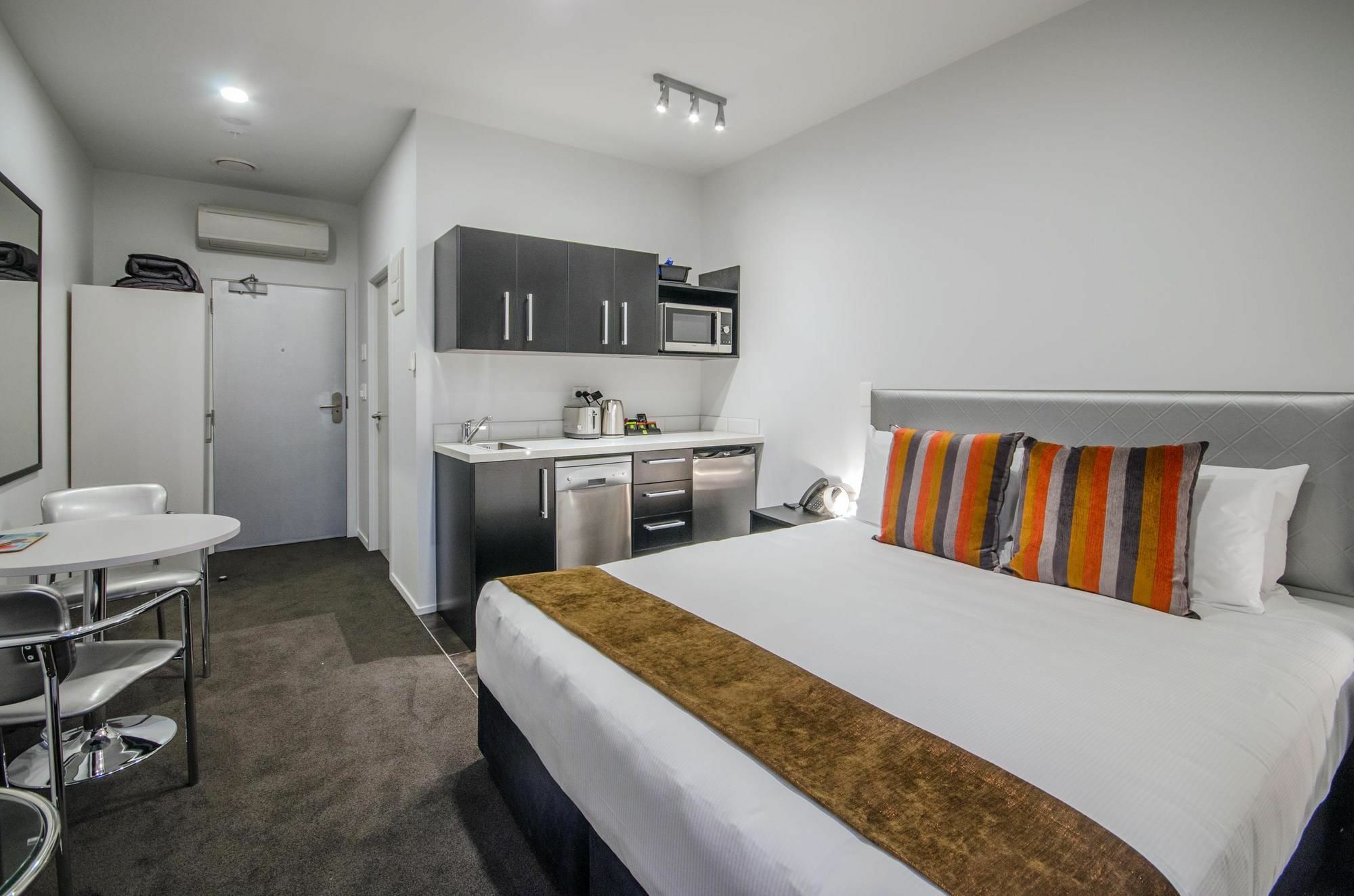 Ramada Suites By Wyndham Auckland - Federal Street 외부 사진